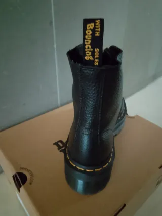 Botas Dr. Martens Sinclair No sé hacen envíos.