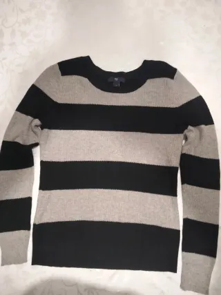 Pullover donna girocollo a righe manica lunga.