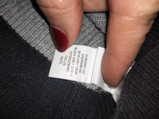 Pullover donna girocollo a righe manica lunga.