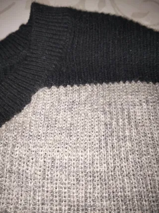 Pullover donna girocollo a righe manica lunga.