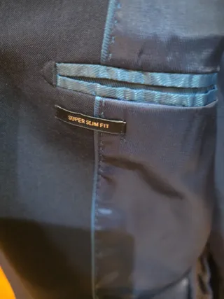 Traje de hombre azul tinta