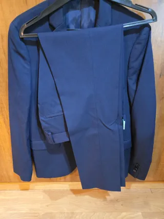 Traje de hombre azul tinta