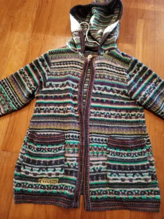 Maglione Missoni colorato con cappuccio.