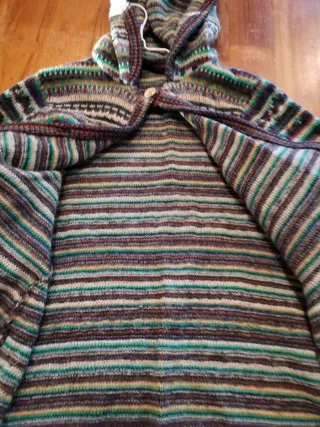 Maglione Missoni colorato con cappuccio.
