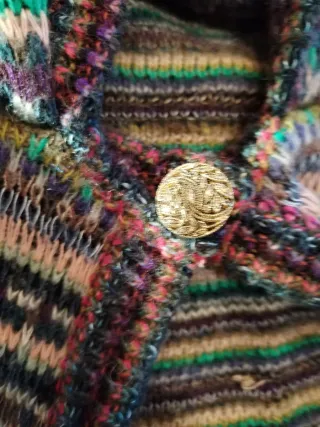 Maglione Missoni colorato con cappuccio.