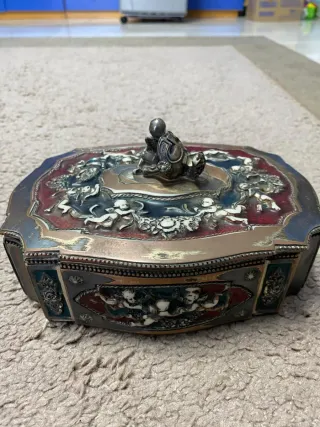 Portagioie antico decorato argento