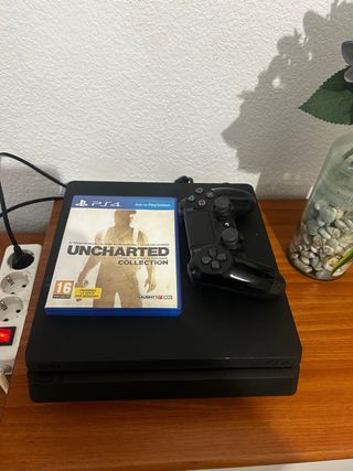 Consola PS4 + Juego Uncharted Collection