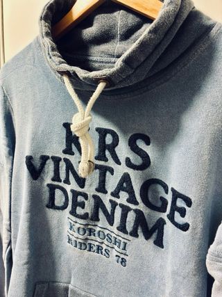 Sudadera Koroshi azul vintage denim cuello alto