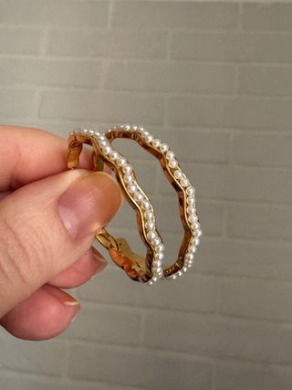 Orecchini placcati oro a cerchio con perline