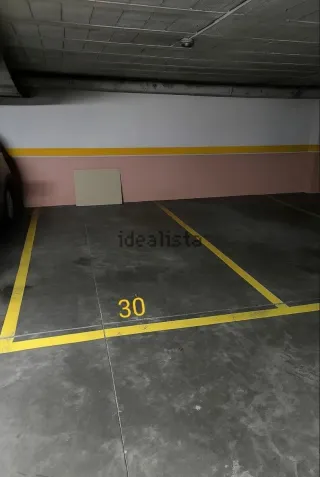 Alquiler plaza de Garaje para coche grande.