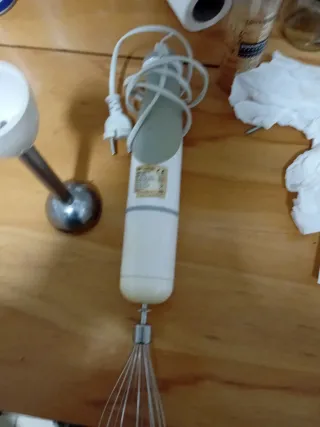 Batidora de mano con varillas