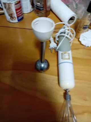 Batidora de mano con varillas