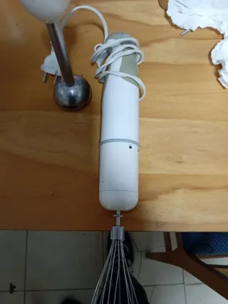 Batidora de mano con varillas