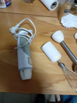 Batidora de mano con varillas