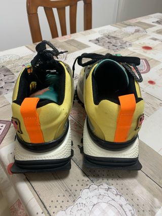 Tênis coloridos e estilosos