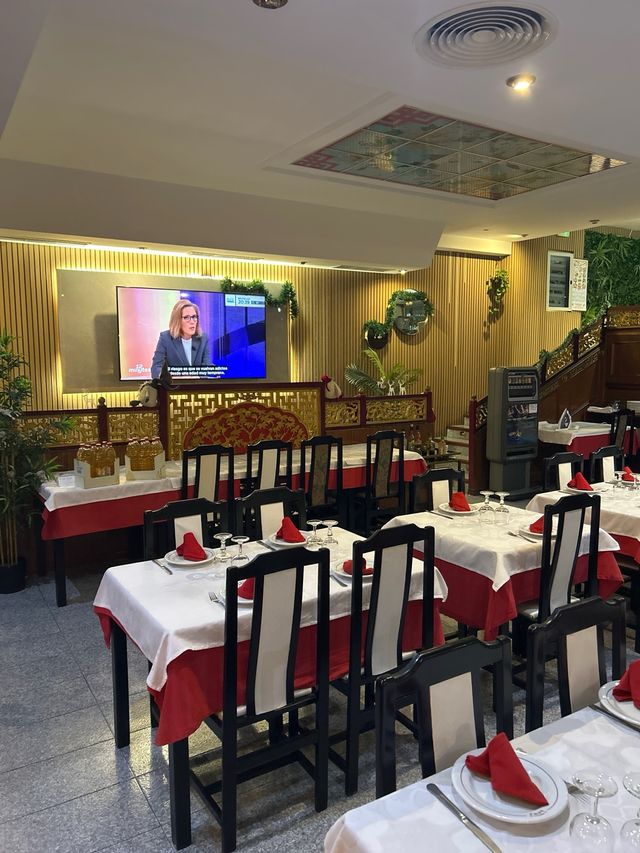 se busca camarera mesera de salón en restaurante