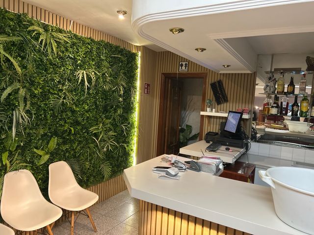 se busca camarera mesera de salón en restaurante