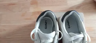 Zapatillas Levi's Blancas y Grises