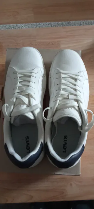 Zapatillas Levi's Blancas y Grises