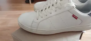 Zapatillas Levi's Blancas y Grises