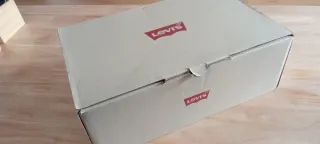 Zapatillas Levi's Blancas y Grises