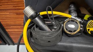 Equipo de buceo completo CRESSI amarillo y negro