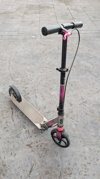 Patinete infantil rosa y gris