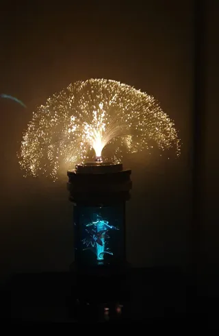 Lampada da tavolo con fibra ottica.