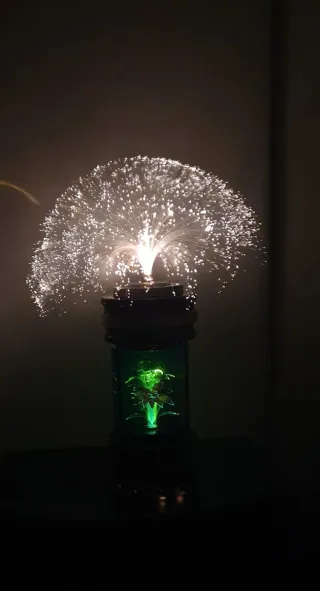 Lampada da tavolo con fibra ottica.