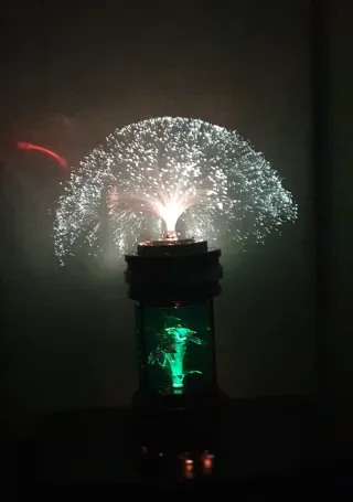 Lampada da tavolo con fibra ottica.