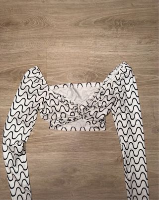 Top corto estampado ondas