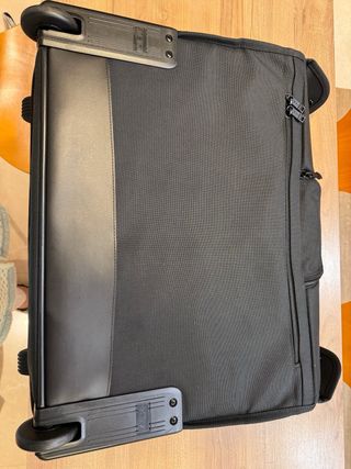 Maleta portatrajes TUMI negra