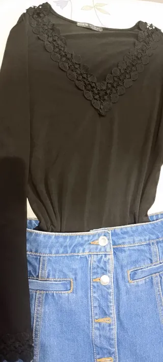 Conjunto Top Negro y Falda Vaquera