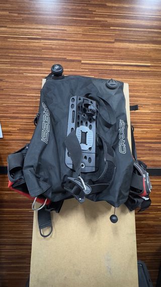 Equipo de buceo SCUBAPRO y CRESSY