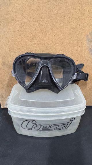 Equipo de buceo SCUBAPRO y CRESSY