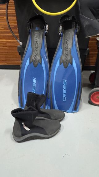Equipo de buceo SCUBAPRO y CRESSY