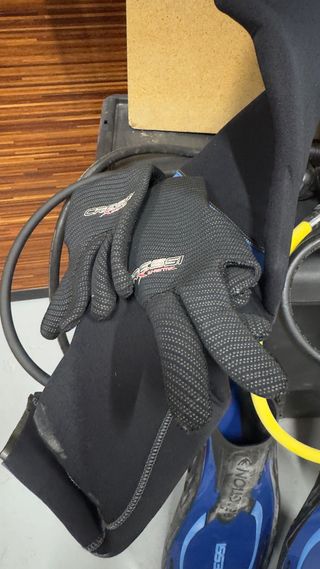 Equipo de buceo SCUBAPRO y CRESSY