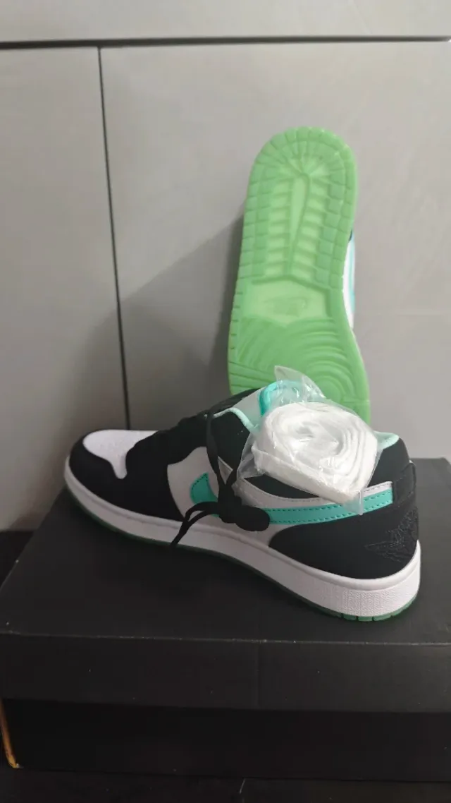 Zapatillas Jordan Hombre Negras, Blancas y Verdes