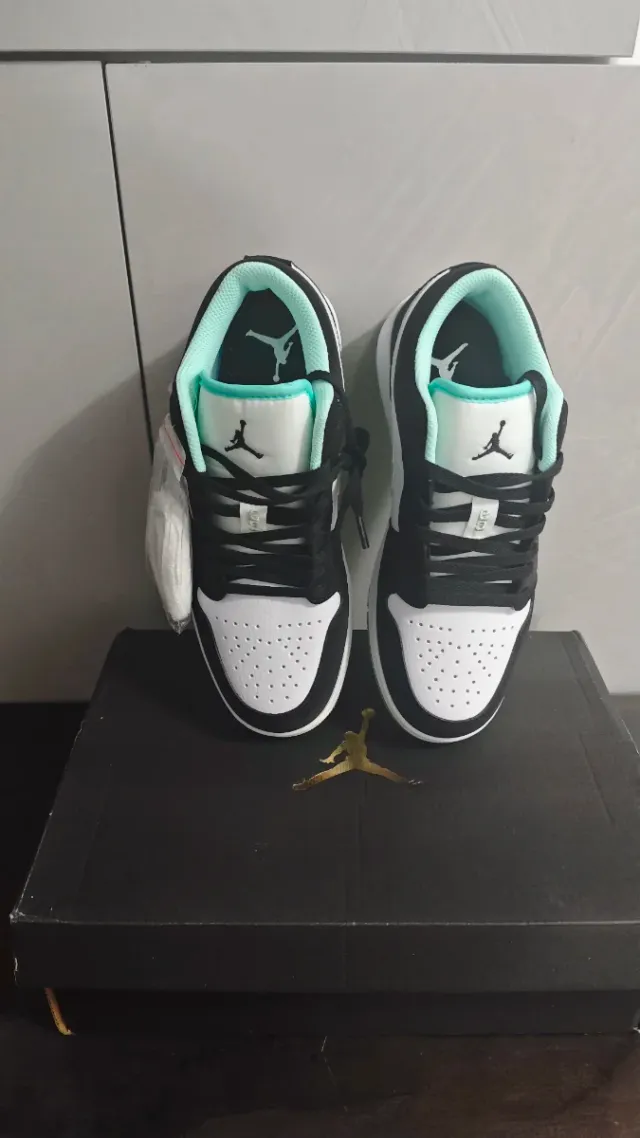 Zapatillas Jordan Hombre Negras, Blancas y Verdes