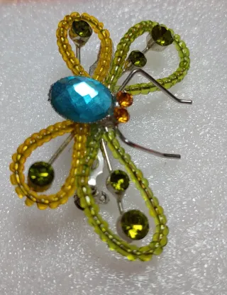Broche Mariposa con Piedras