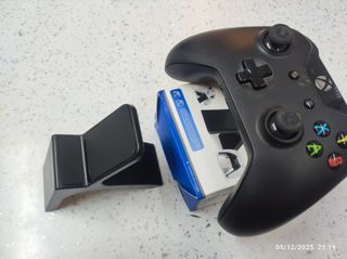 Mando Xbox One Negro + Soporte + Cable USB