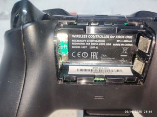 Mando Xbox One Negro + Soporte + Cable USB