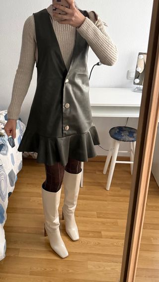 Vestido pichi polipiel Zara verde