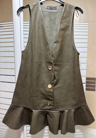 Vestido pichi polipiel Zara verde