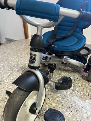 Triciclo azul para niños