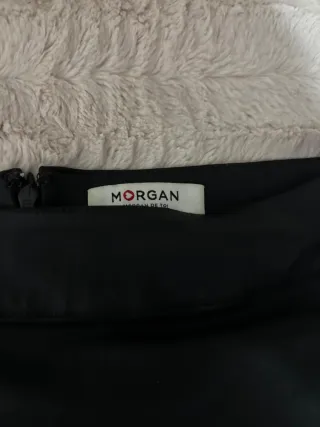 Falda negra entallada