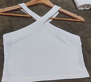 Top blanco asimétrico