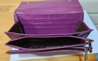 Cartera de piel Yanko morada y dorada