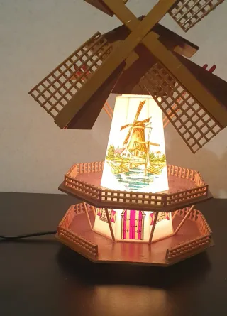 Lampada mulino a vento decorativa con carillon.