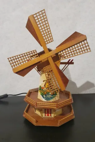 Lampada mulino a vento decorativa con carillon.